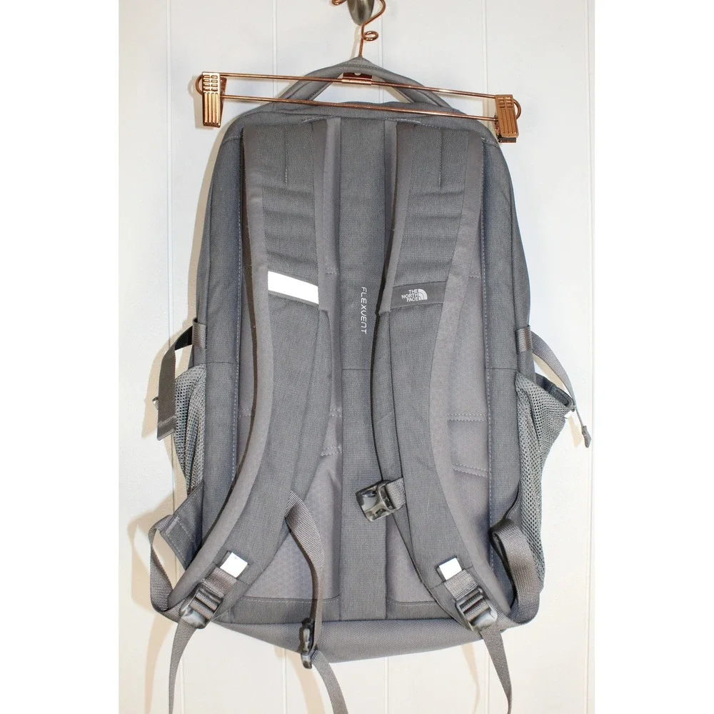 The North Face Pivoter‎ Everyday Laptop Backpack Mid Grey Dark Heather/TNF Black